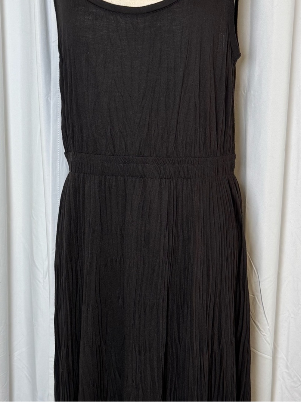 Vince NWT Black Crinkle Pleated Midi Dress Sleeveless Elastic Waist Large - Picture 7 of 14